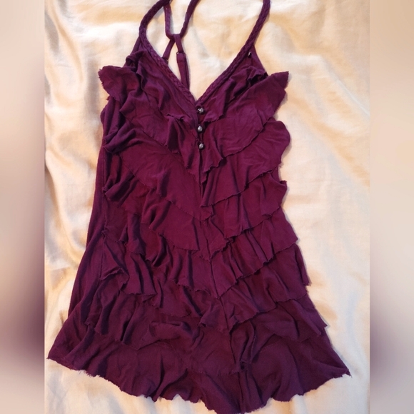 Guess Tops - Guess ruffled halter top. Burgundy. Women's XS. GUC.